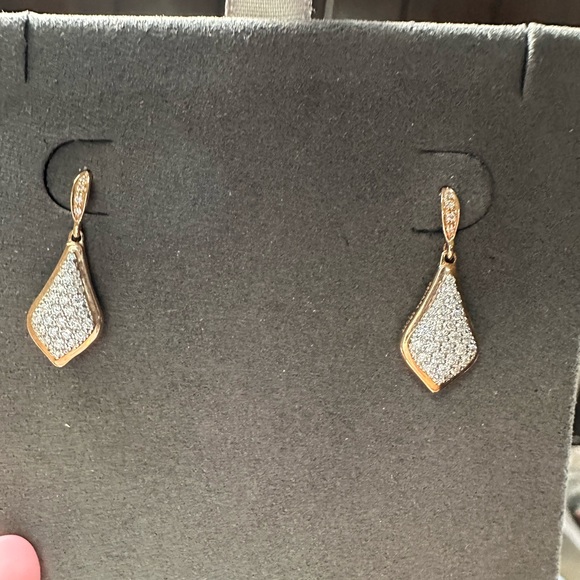 Kendra Scott Lexi Drop Earrings in Pave Diamond and 14k Rose Gold - Picture 3 of 4